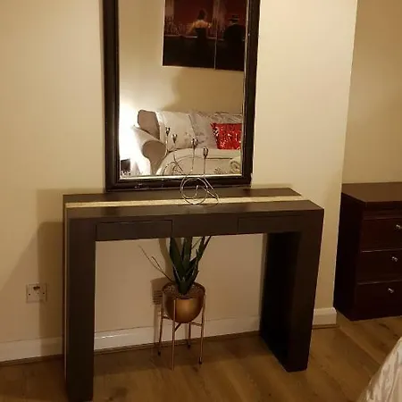 Tuii Appart, Dewsbury Road Flat A Apartment